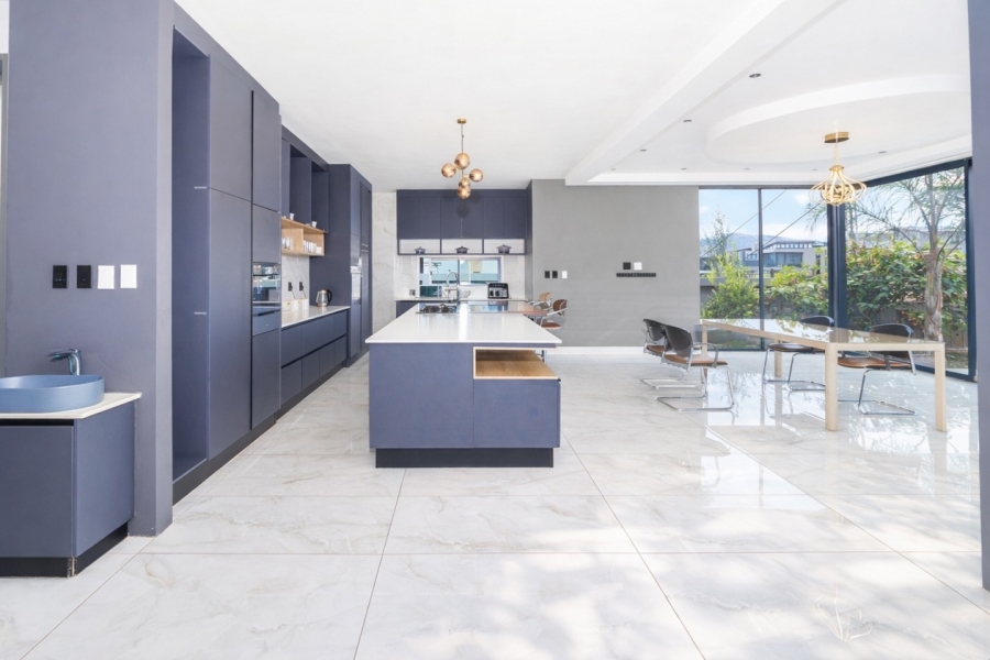 6 Bedroom Property for Sale in The Islands Estates North West